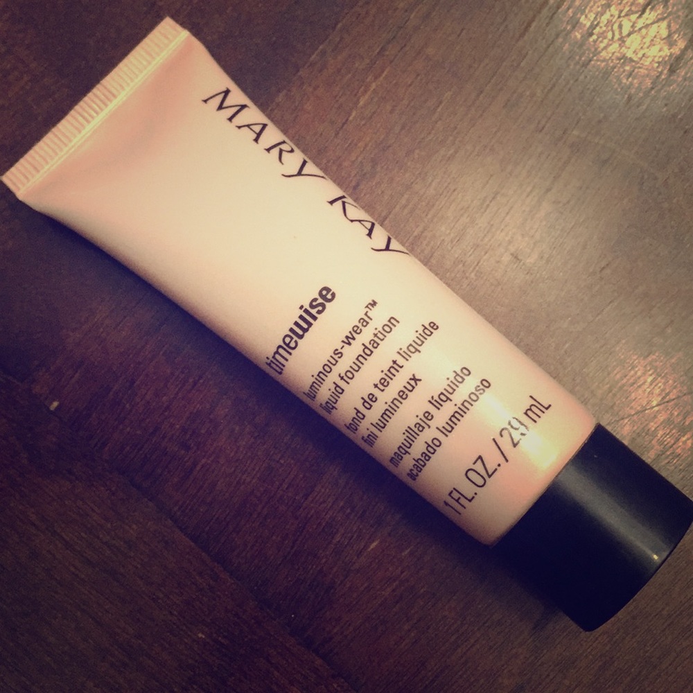 Mary Kay luminous-wear liquid foundation ivory 2